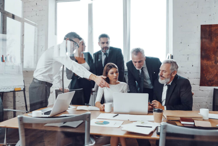 modern-business-professionals-8YPML6V-1-1